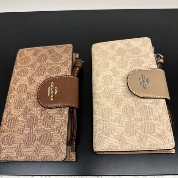 NWT ❤️ Coach Phone Wallet In Signature Canvas Wristlet CW780 -ONE WALLET ONLY - Picture 1 of 7